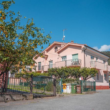 Casa Vacanze Ferrando Pietra Ligure Eksteriør bilde