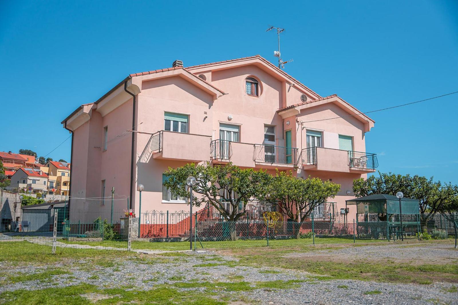 Casa Vacanze Ferrando Pietra Ligure Eksteriør bilde